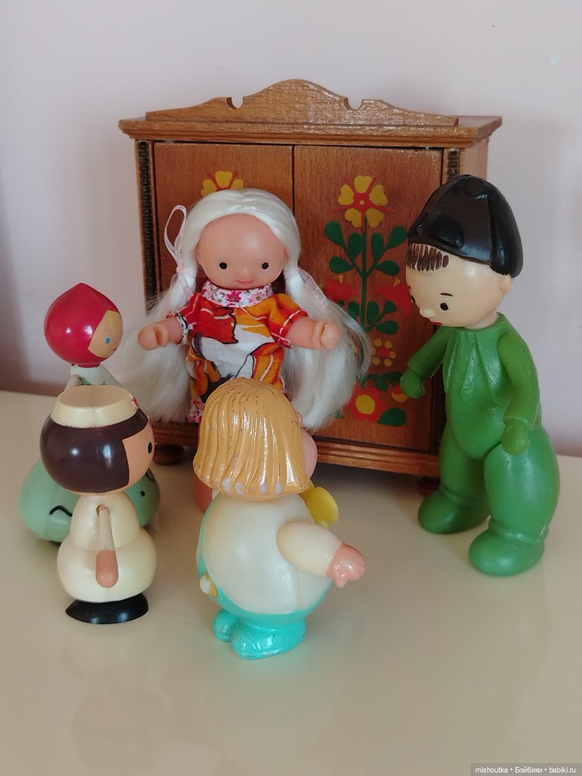 Девочка на качелях — Игрушки СССР и советского детства: резиновые