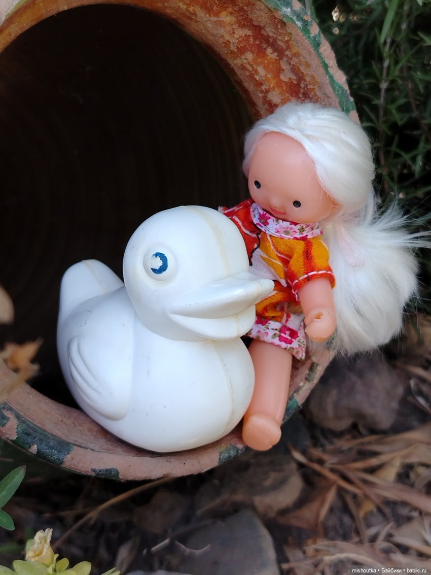 Девочка на качелях — Игрушки СССР и советского детства: резиновые (фото 8)