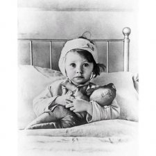 Обязательно надо о ком-то заботиться...