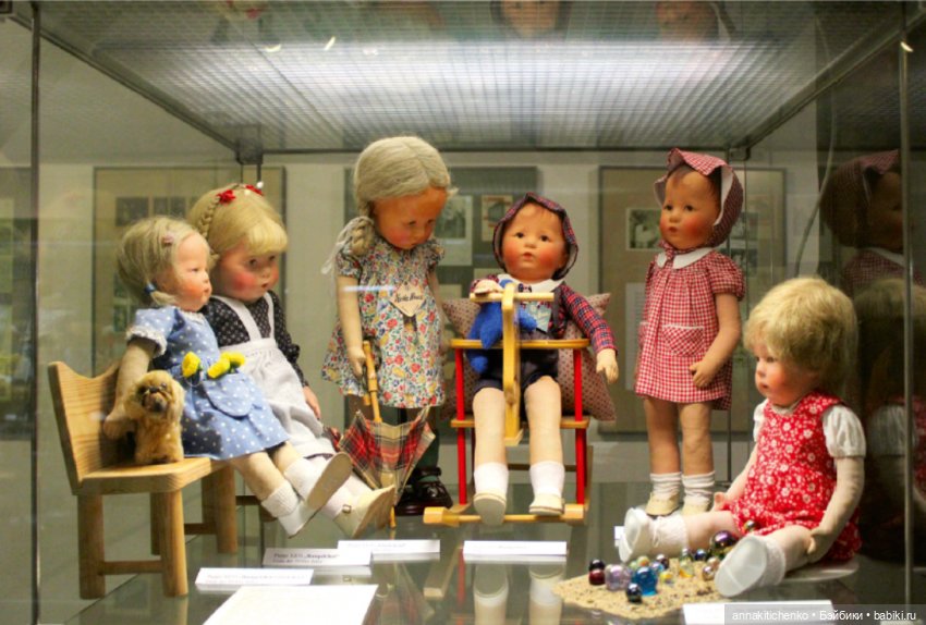 И вот уже зовут по отчеству, а в детство заглянуть так хочется