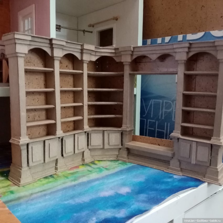 Угловой книжный шкаф — Мебель для кукол и домиков: фото (фото 3)