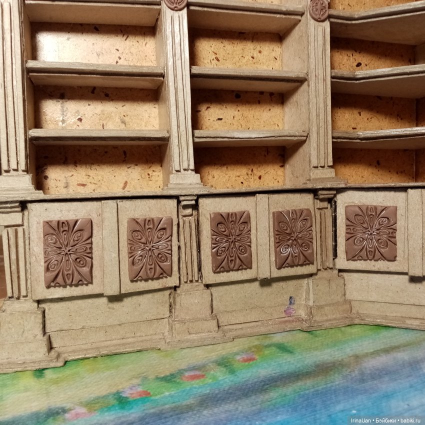 Угловой книжный шкаф — Мебель для кукол и домиков: фото (фото 8)