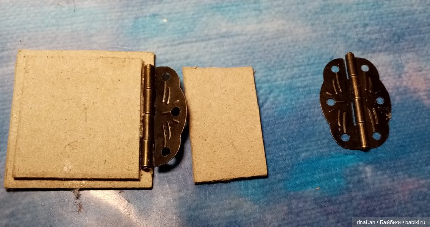 Угловой книжный шкаф — Мебель для кукол и домиков: фото (фото 5)