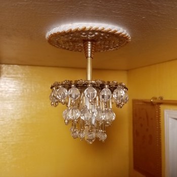 Люстры в кукольный особняк