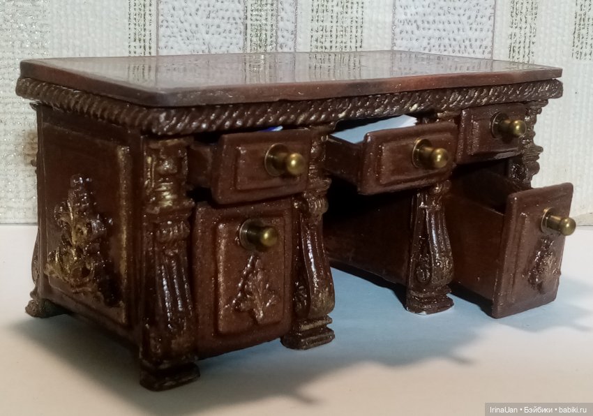 Письменный стол и кабинетное кресло (фото 3)