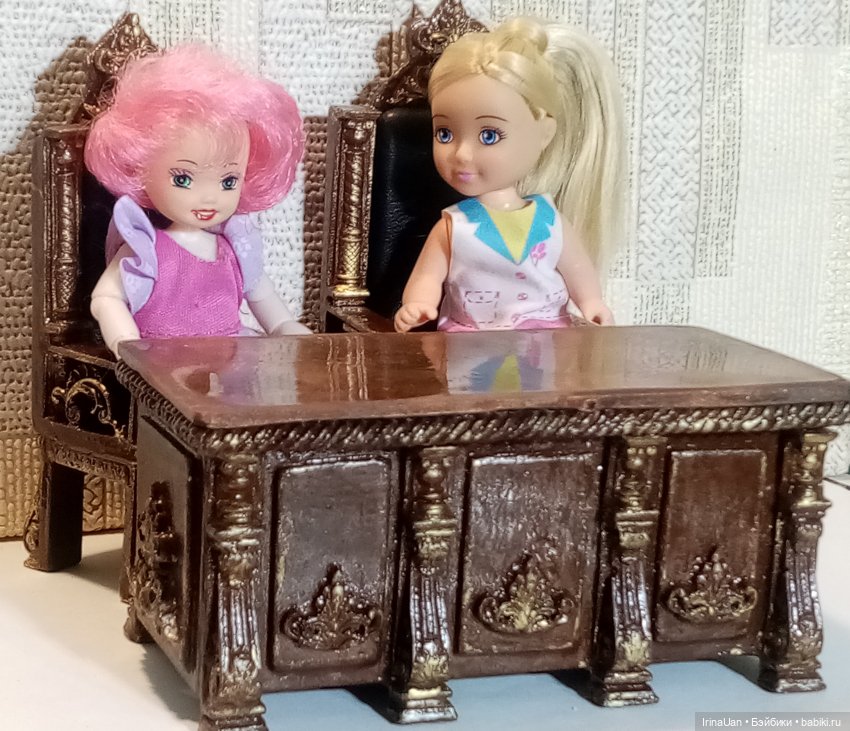 Письменный стол и кабинетное кресло