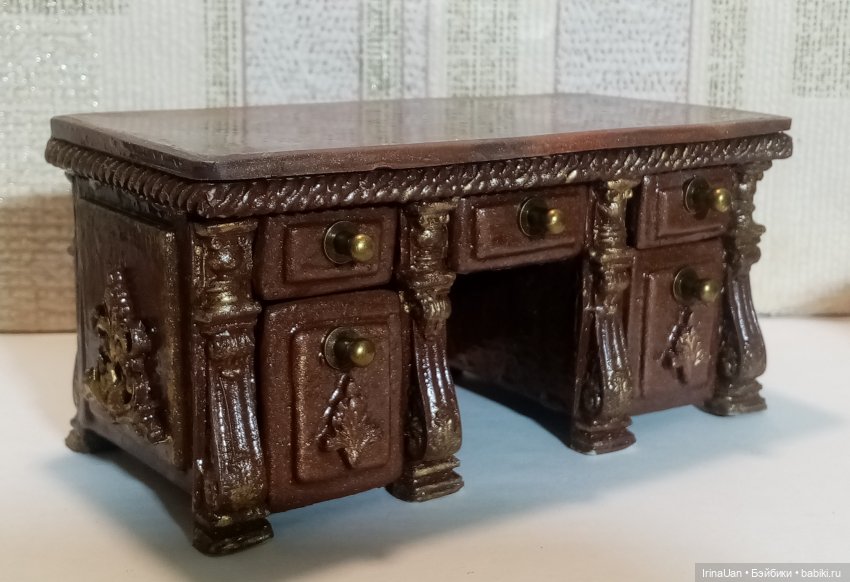 Письменный стол и кабинетное кресло (фото 2)