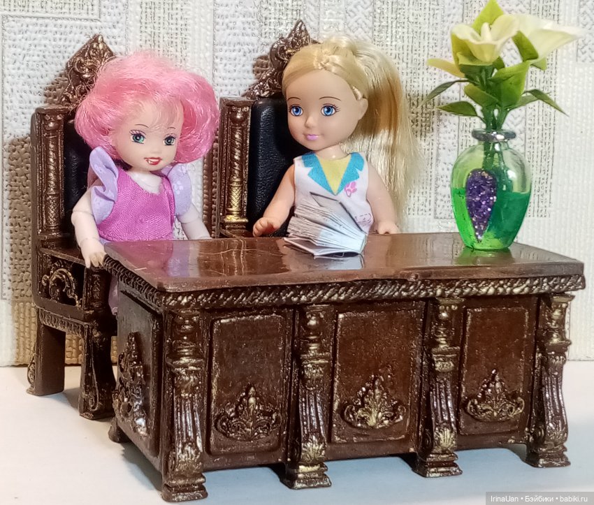 Письменный стол и кабинетное кресло