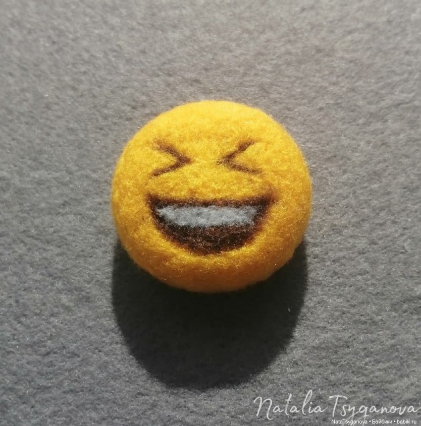 Брелок "Смеющийся смайлик". Автор: Natalia Tsyganova.