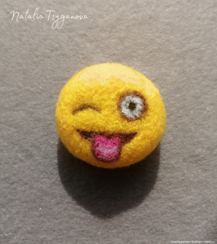 Брелок "Смайлик с язычком". Автор: Natalia Tsyganova.