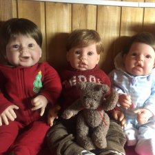 Мальчишки пили молоко и обсуждали что подарить девочкам на 8 марта