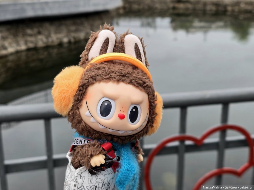 Прогулка Туристы и ВИПа) — Игрушки Labubu (Лабубу) и The Monsters: Pop Mart