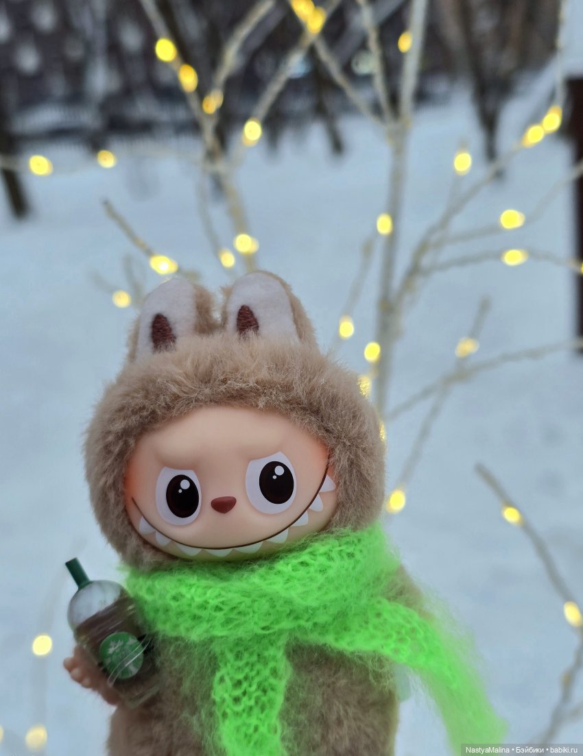 Микробыш Пин на прогулке)