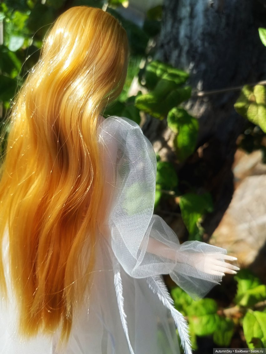 Леди-привидение на прогулке (фото 3)