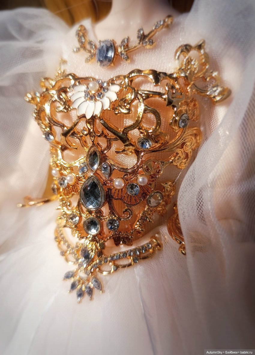 Леди-привидение на прогулке (фото 6)