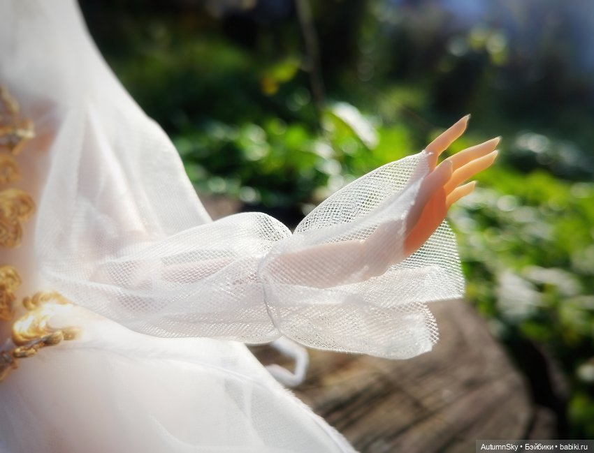 Леди-привидение на прогулке