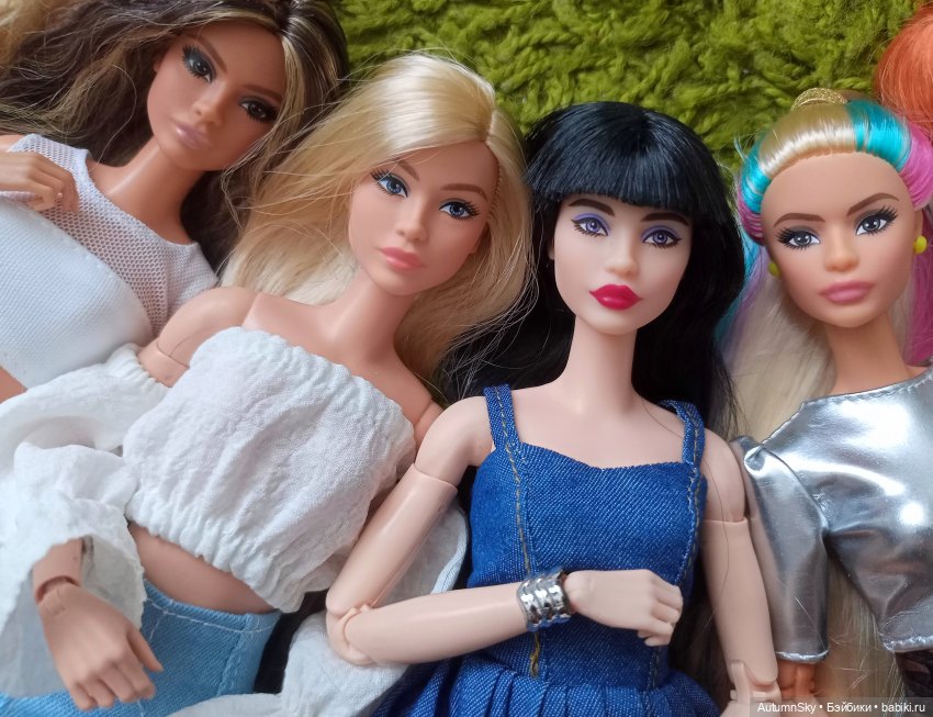 Новенькие и старенькие Барби. Просто показаться