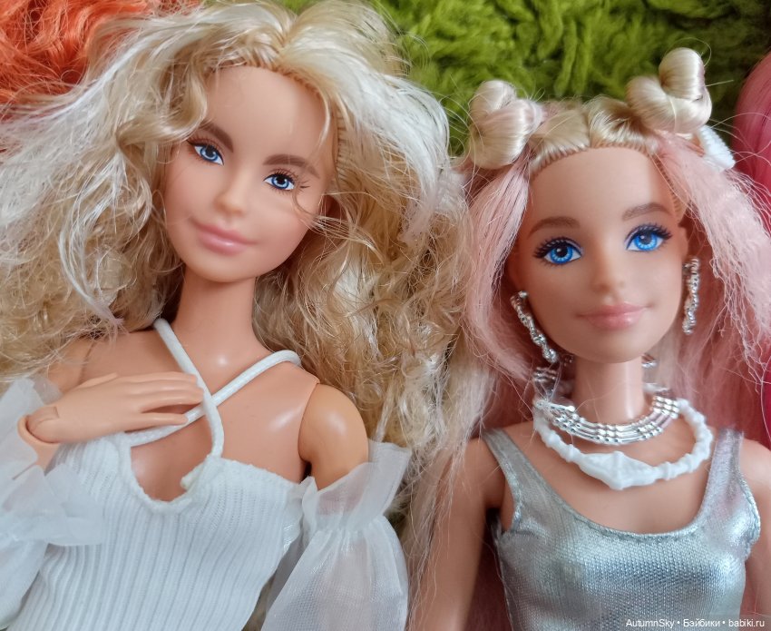 Новенькие и старенькие Барби. Просто показаться