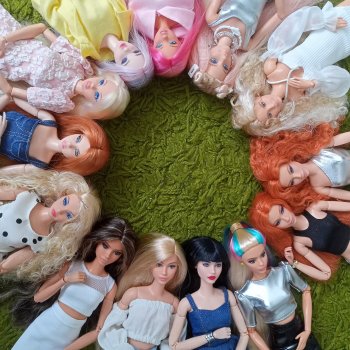 Новенькие и старенькие Барби. Просто показаться