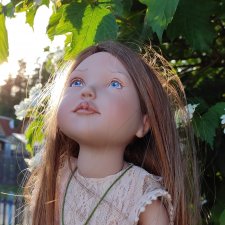 Девочка Ноября в летний вечер теплый самый