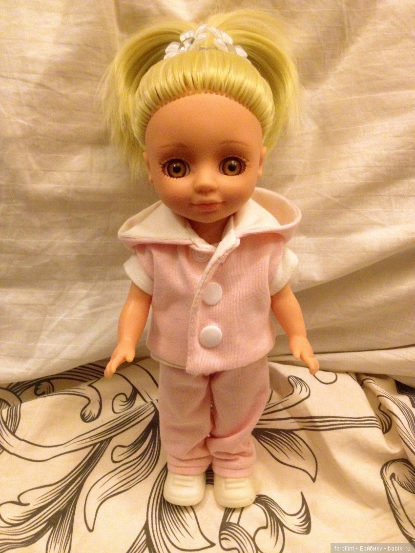 Ася в костюмчике