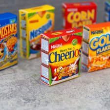 Миниатюрные коробочки готовых завтраков в масштабе 1:6