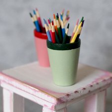 Подставка с карандашами в масштабе 1:6