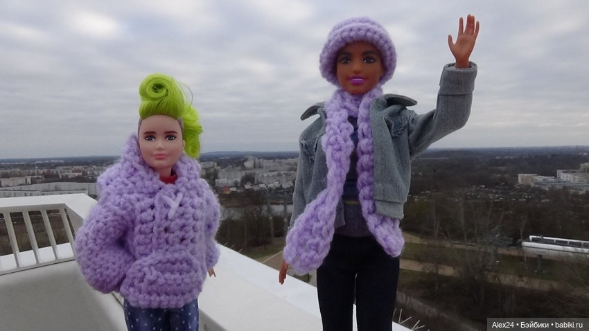 Странная девушка — Куклы Barbie (Барби): Looks