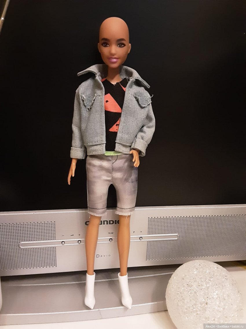 Странная девушка — Куклы Barbie (Барби): Looks (фото 2)