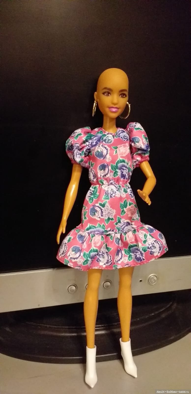 Странная девушка — Куклы Barbie (Барби): Looks