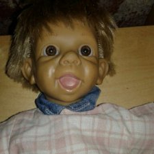 Характерный испанский ребенок без опознавательных знаков