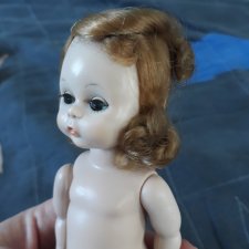 Крошка Alex Madam Alexander? Сколько ей лет?