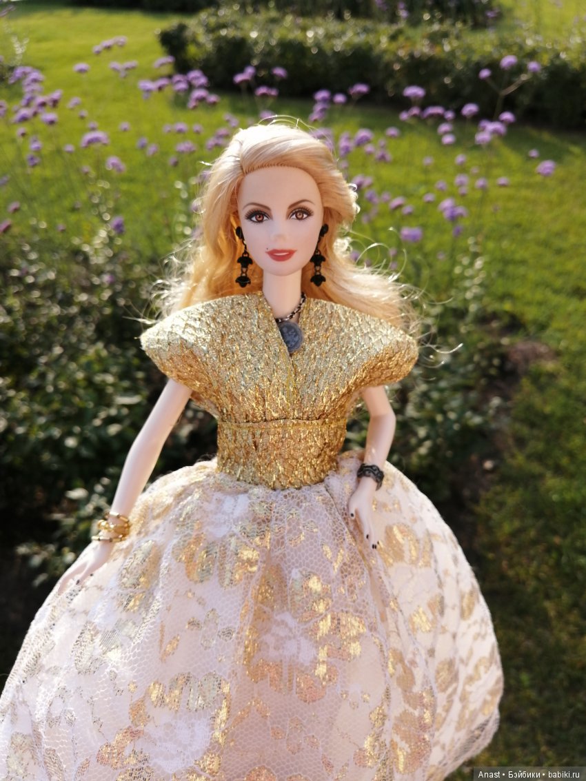 Музей винтажных платьев. Золотой наряд принцессы