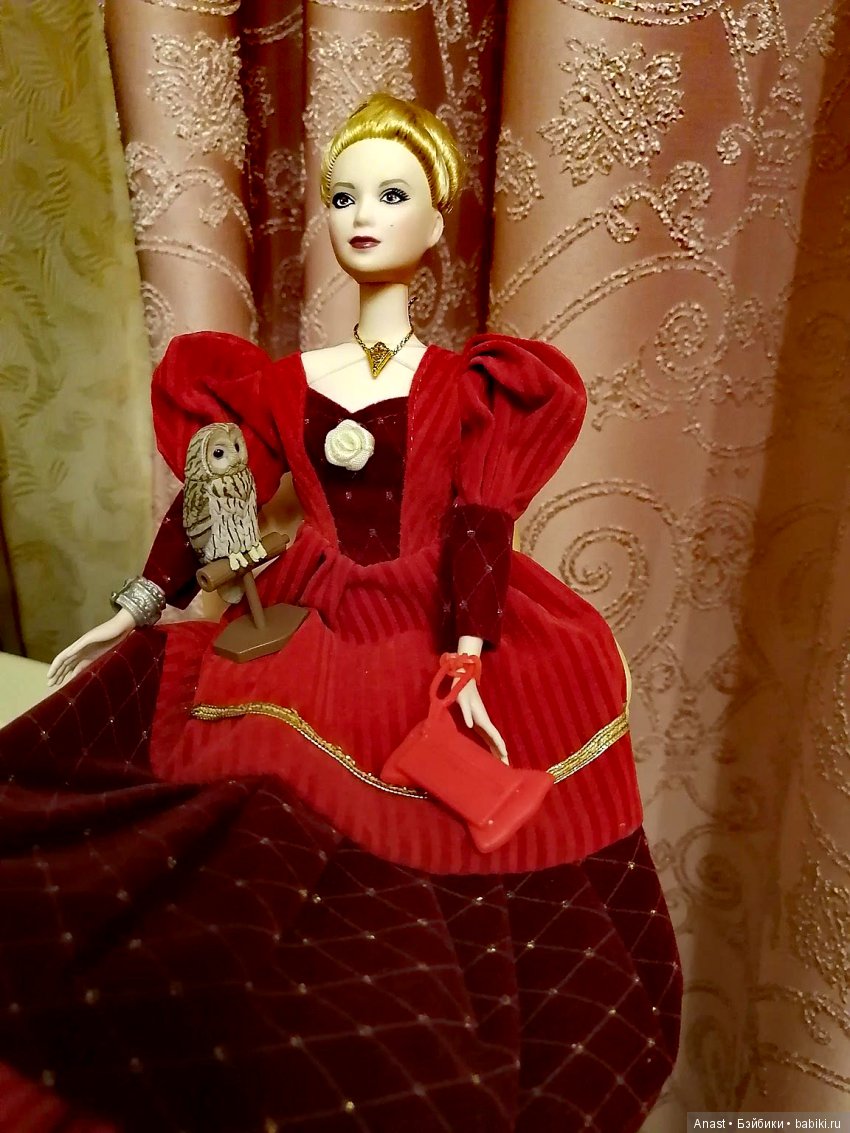 Музей винтажных платьев. Красное бархатное платье (фото 3)