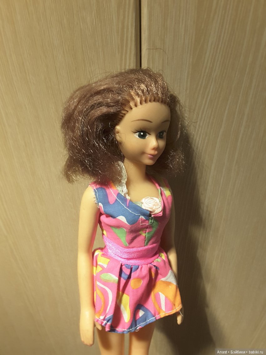 Кристина - русская девушка из эпохи 90-х