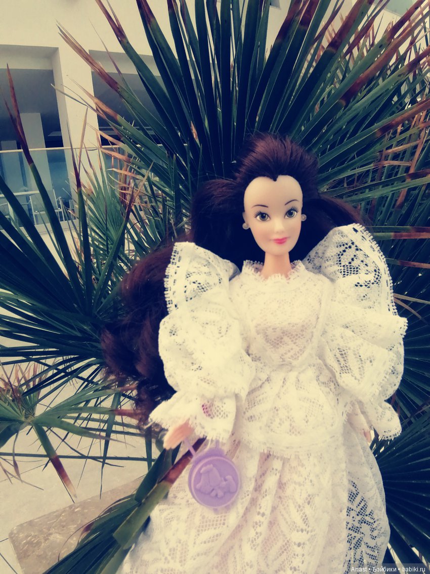 Музей винтажных платьев. Кружевное белое платье