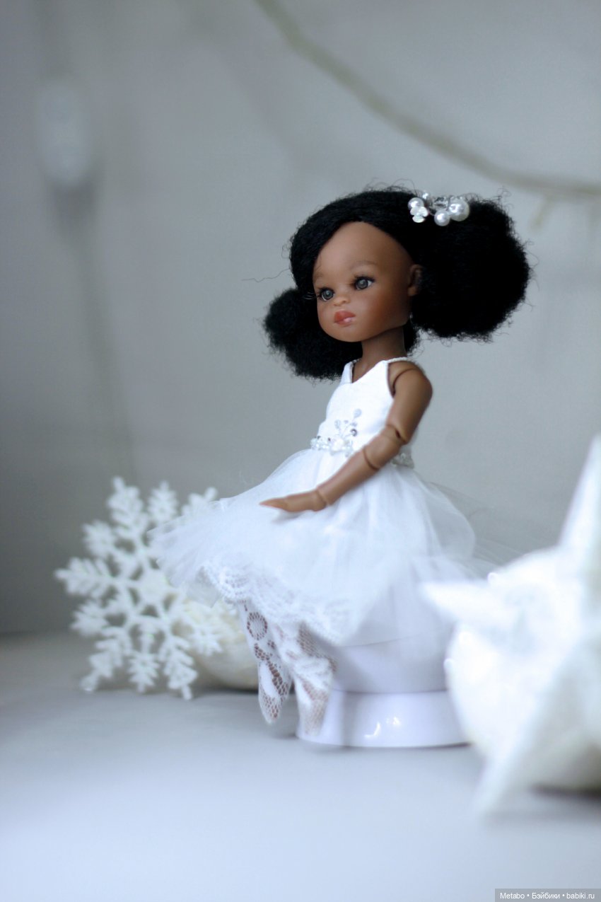 Новогодние платья и чудеса для шоколадных куколок