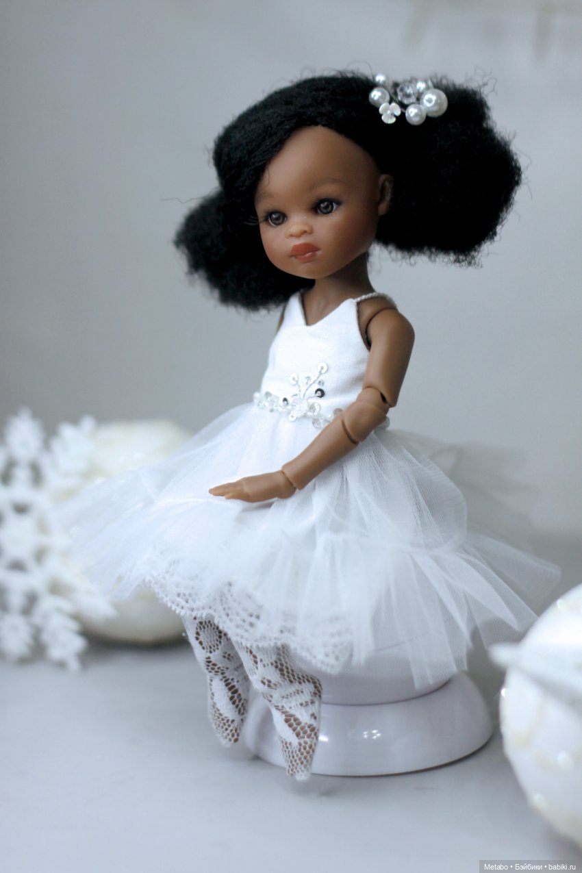 Новогодние платья и чудеса для шоколадных куколок