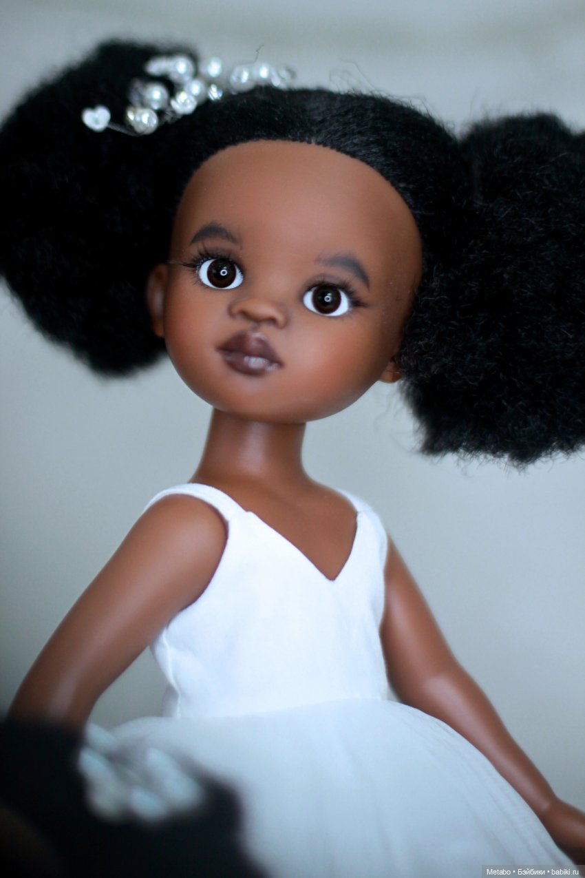 Новогодние платья и чудеса для шоколадных куколок (фото 8)