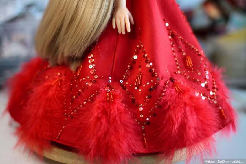 Работа над небольшой коллекцией платьев