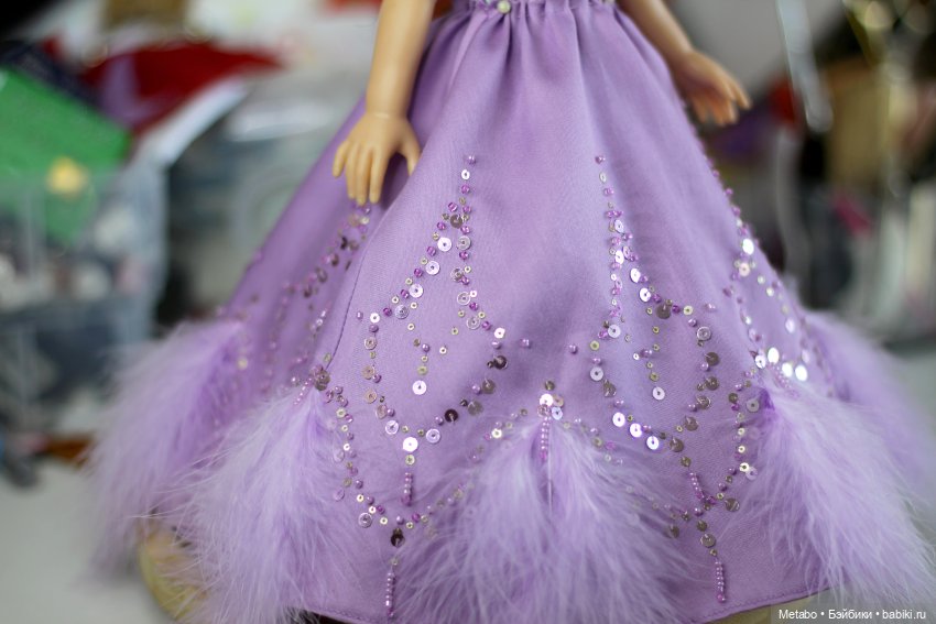 Работа над небольшой коллекцией платьев