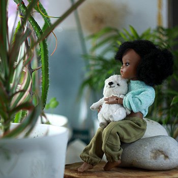 Кроп-худи и джинсы с карманами для Мелкой