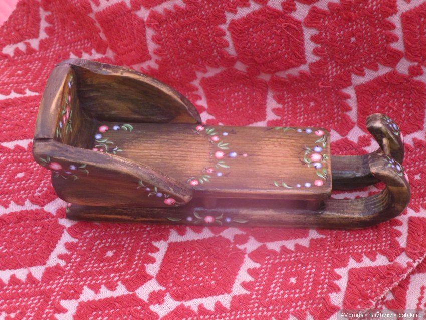 Последний снег и расписные саночки