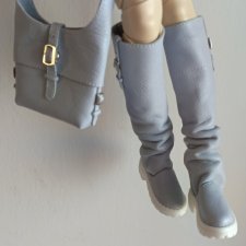 Комплект из натуральной кожи пастельного голубого цвета