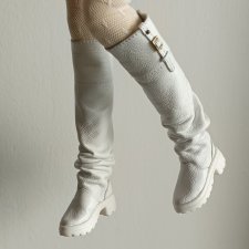 Белые кожаные сапожки