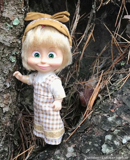 Осенняя прогулка Машки — Куклы Маша и Медведь (Simba): Маша в кармашке