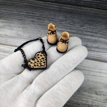 Микро обувь,с пол рубля. :)