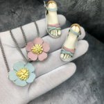 Босоножки для Китти, Тендер подростка