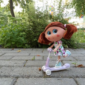 Девочка с хвостиками