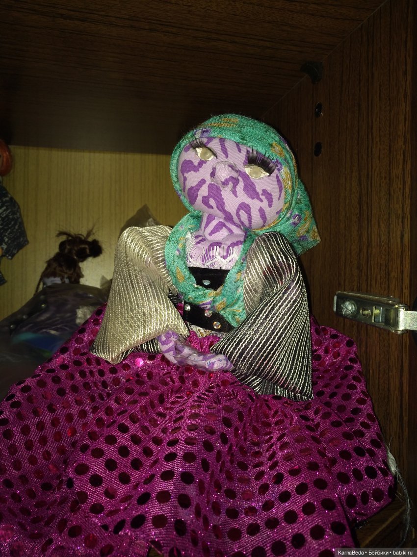 Две бабы: Цыганка и Индианка